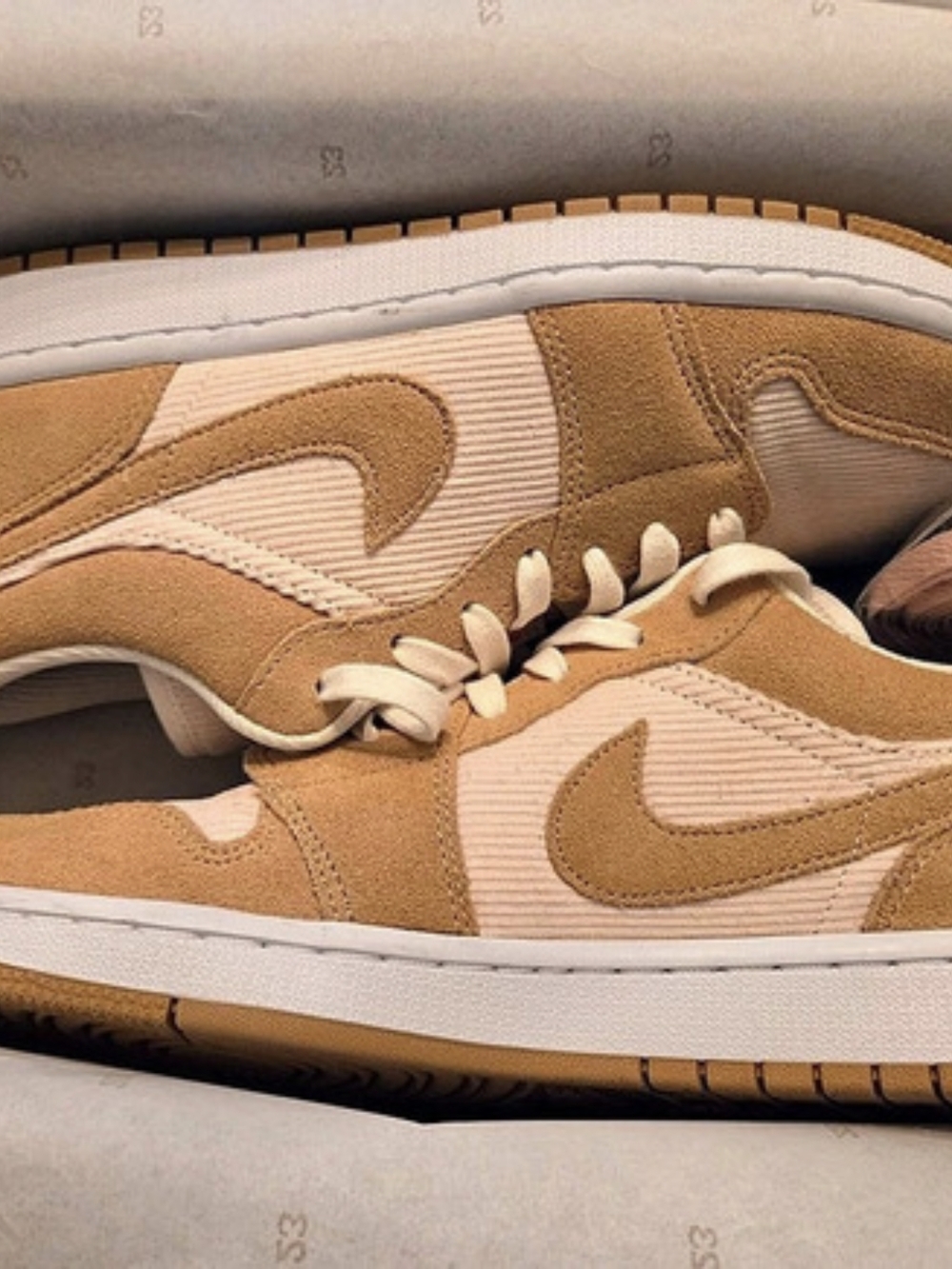 Jordan Air Jordan 1 Low SE Twine Tan/White Low Top Corduroy US 11.5 Womens